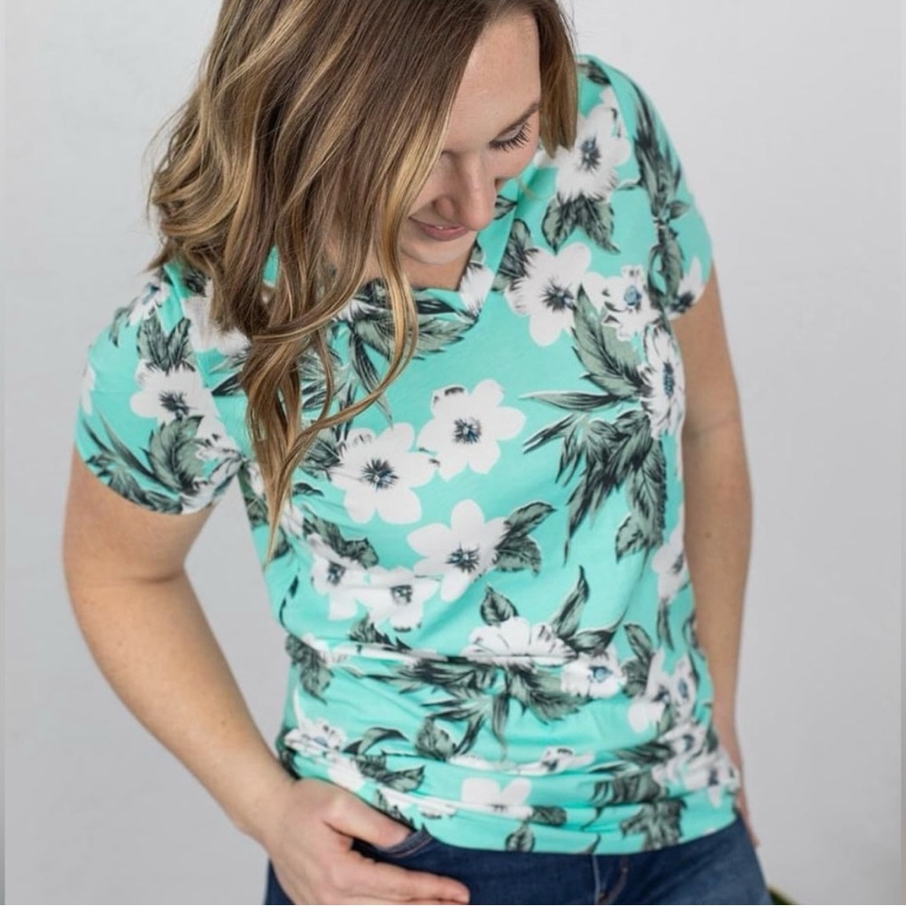 NWT Michelle Mae Mint Green Floral Print Short Sleeve Fitted Tee size XS